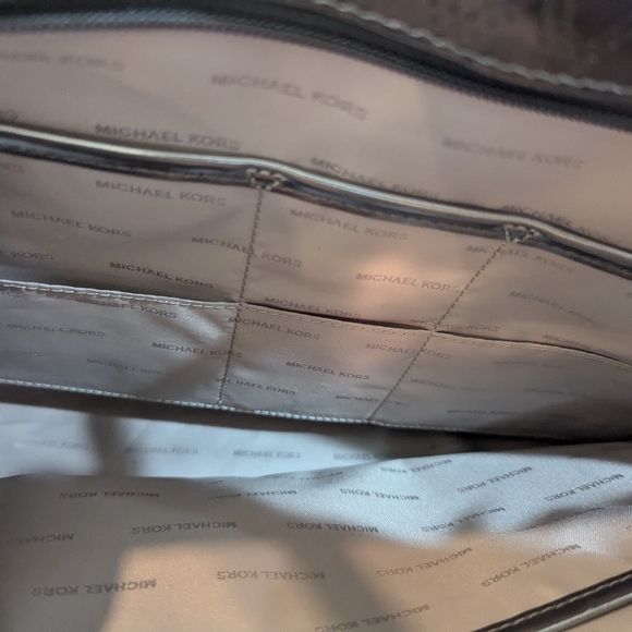 Michael Kors Large Silver Metallic Shoulder bag - Picture 11 of 13